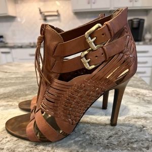 Jessica Simpson stilettos